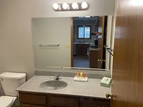Comfortable suite, great location, easy access to Lake Superior! - Image 4