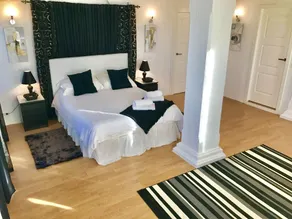 Pool, jacuzzi, poolbord, bordtennis, 3 minutter i bil til havn, gå til butikker - Image 4