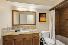 5 King Beds, Hot Tub, Sleeps 10 - Pet Friendly & Close to Clinic - Image 5