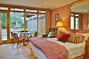 King Bedroom with King Spa Bathroom ensuite and Private Courtyard - Image 4