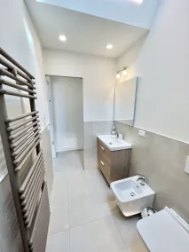 ISLAND, APARTMENT IN THE CENTER - Image 2