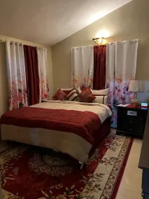 Luxury Manor 2 Bedroom /1 Bathroom House w/electric fireplace, - Image 3