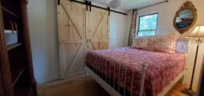 Charming Vintage Lake Cottage - Image 5