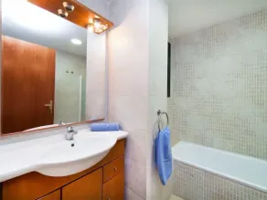 Appartamento con giardino, piscina e terrazza - Image 2