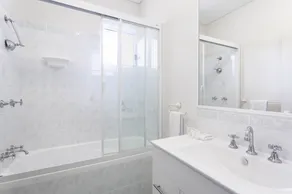 Absolute beachfront - and your own private swimming pool!? - Image 3