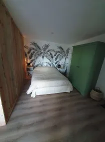 Charming, quiet apartment with grounds - Image 4