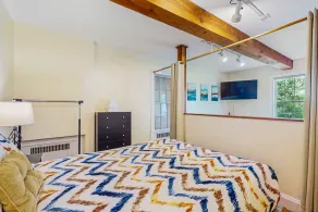 Welcoming studio w/ full kitchen, futon, partial AC - close to skiing & hiking - Image 4