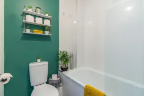 Stylish Southampton Abode - Image 2