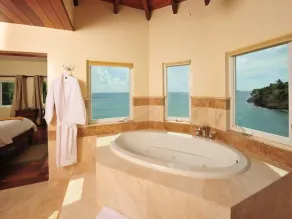 Waterfront Luxury 3 Bedroom 3 Bathroom Penthouse Walking Distance To Cruz Bay - Image 2