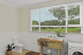 Modern character cottage 10 minutes to Mount Gambier on picturesque small farm - Image 3