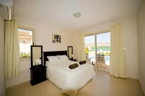 Villa em estilo Sea Point Villa em Coral Bay com piscina privativa - Image 2