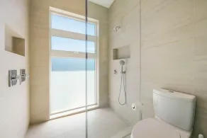 Modern, recently built home with stunning pool & beautiful views; 15 min to town - Image 3