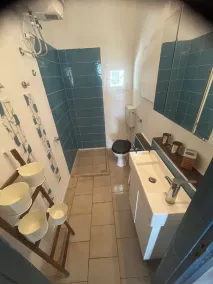 Top equipped house, 4-5 beds in 2-3 bedrooms, 1 bathroom,   - Image 3