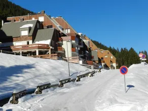 À 100m des pistes de ski, vue pistes de ski/vallée, balcon, parking, casier à ski, 30-32m² - Image 5