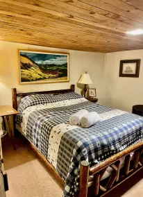 Cozy Cabin Retreat with Mountain Views - Image 5