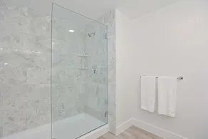 Luxury Ocean View Corner Condo (725S.F.) - Image 3