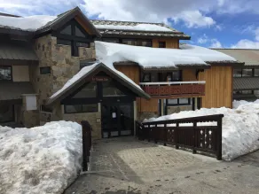 Apartamento al pie de las pistas con dormitorio independiente, vista a la montaña. - Image 5