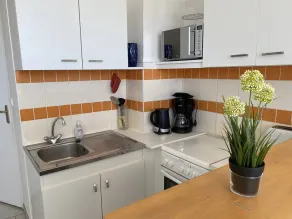 Lovely studio with magnificent sea view located on the main beach and close to the center - Image 5