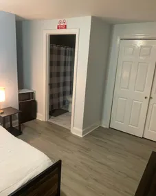 Charming 1-bedroom boutique hotel room in Norwell - Image 3