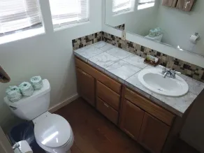 Cozy apartment located on Main St. June Lake - Image 3