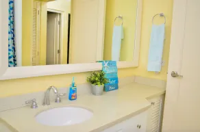 Beautiful 3 Bdrm, 2bth with ocean view sleeps 6 - Image 4
