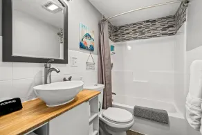 Beach Home next to Boston & T, King Bed, Park Free - Image 4