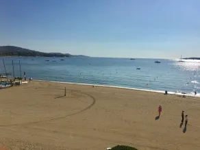 SÄLLSYNT! På stranden - Exceptionell utsikt PORT GRIMAUD<br>Luftkonditionerad lägenhet - Image 3