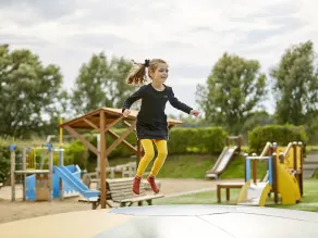 Village vacances avec terrasse, piscine et jardin - Image 2