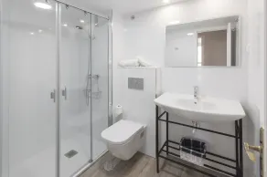 House In - Image 2