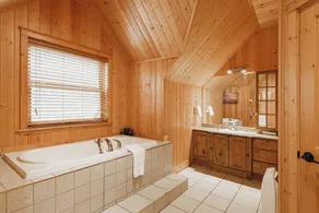 ChaletsOais Luxuriöses Blockhaus am See mit 5 Schlafzimmern, eigenem Whirlpool und Sauna - Image 4