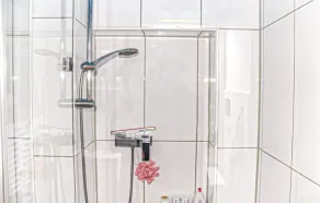 1 Bedroom Stunning Apartment In Detmold - Image 3