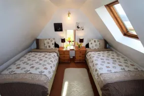The Lodge -  a lodge that sleeps 6 guests  in 3 bedrooms - Image 4