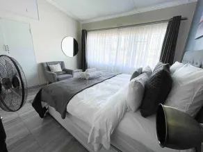 Chic Modern House on Neasden - 2085 - Image 4