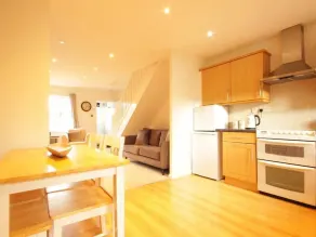Fantastic 2-Bed House in Hull. Garden, Sky tv. - Image 5
