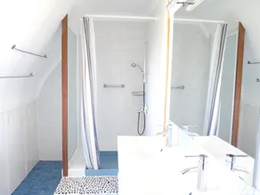 Maison tout confort avec grand jardin, très proche de la mer - Image 3