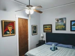 3.200 SF in bester Gegend. Sehr hohe Palmen außerhalb. Wunderschöne Original Kunst nach innen - Image 5