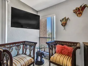 Corner Lakeside with view, 2 Bedroom - Image 2