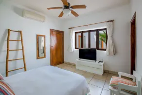 Luxury Villa *25,000  Sq Ft* With Full Staff - Image 5