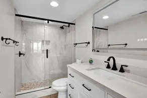 DR 2103 - Beautifully updated condo with pool, tennis, and elevator - Image 5
