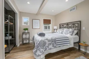 2min walk Downtown - Outdoor Patio - Pet Friendly - Image 4