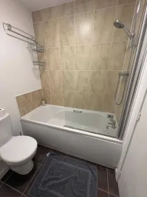 Elegant 2-Bed Home - Prime City Centre Location - Image 2