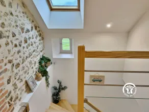 Rustic Riverside Retreat: 2-Bed Cottage with Garden, Pets Welcome - Image 3