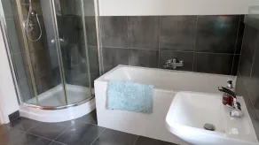 Lovely large, detached beach house with stunning sea views - Image 3