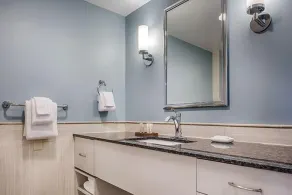 Newport Waterfront 1 Bedroom - Image 3