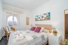 Apartment with a view of the canal and the communal pool - Image 4
