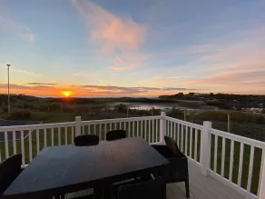 Lodge with a Sea View and Private Parking, Full Bathroom and En Suite - Image 2