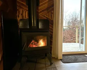 Charming Cottage with Jacuzzi, Fire Pit and Access to Nearby Lakes! - Image 2