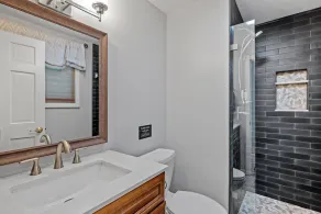 Spacious home minutes from Gunstock and Lake Winnipesaukee - Image 3