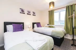 Coventry 3bedroom With Private Garden & Parking - Image 4