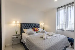 Carmen - Luxury 2-Bedroom Apartment - Downtown - Image 5